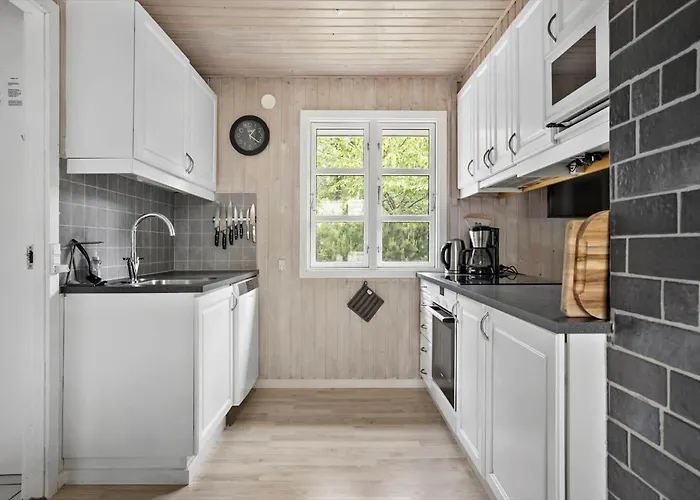 1486-aakirkeby-fyrrebakken-1 بيت للعطل *