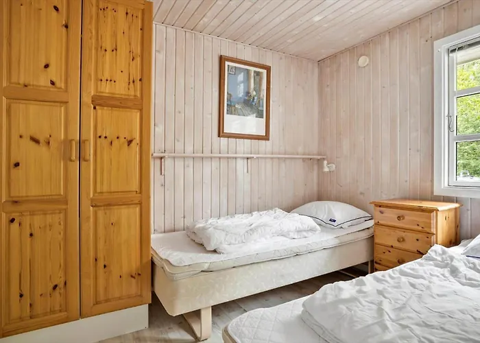 1486-aakirkeby-fyrrebakken-1 بيت للعطل *