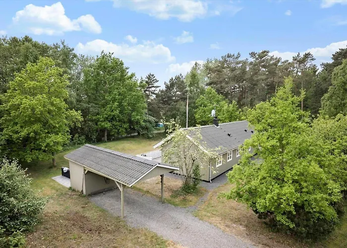 1486-aakirkeby-fyrrebakken-1 بيت للعطل Vester Somarken